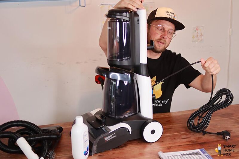 You can see the length of the carpet cleaner cable.